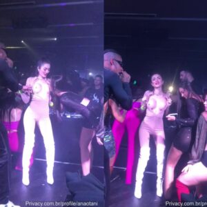 Ana Otani mostrou os peitos em show ficou nua em público com as amigas